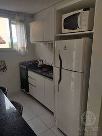 1 bedroom apartment half a block from the beach SEASONAL.
