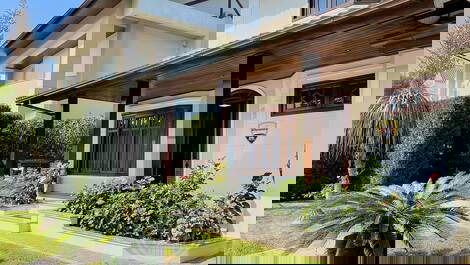 Casa de Temporada em Jurerê Internacional – 5 Quartos, Piscina e...