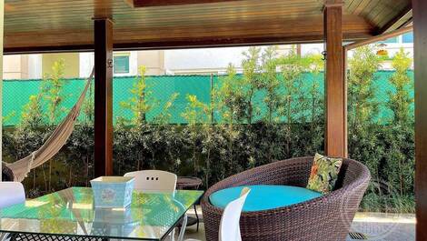Casa de Temporada em Jurerê Internacional – 5 Quartos, Piscina e...