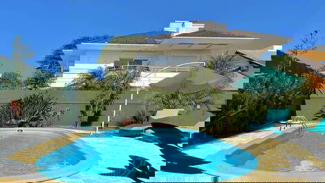 Casa de Temporada em Jurerê Internacional – 5 Quartos, Piscina e...