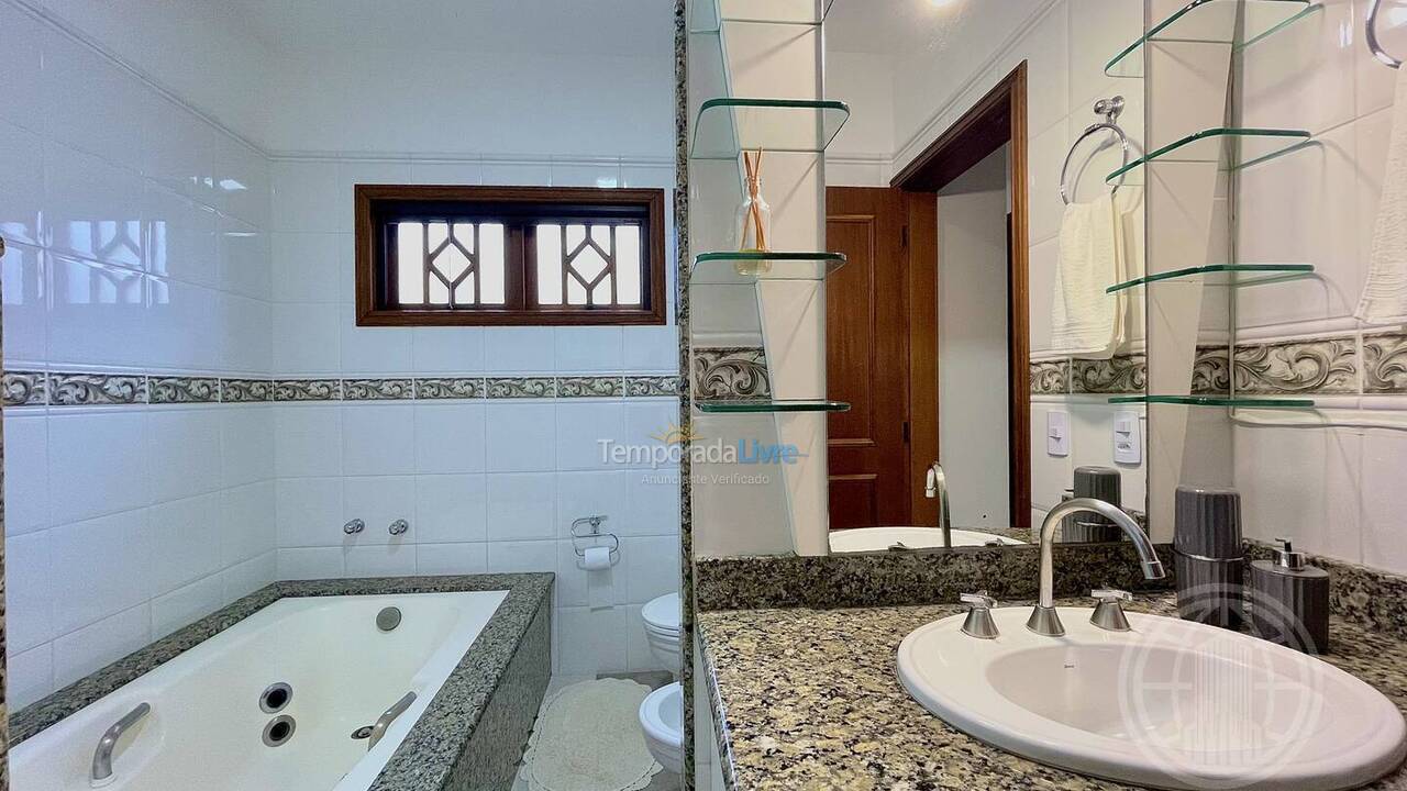 Casa para aluguel de temporada em Florianopolis (Jurerê Internacional)