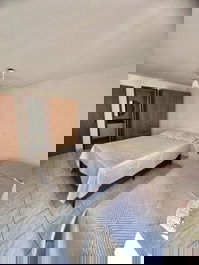 Apart. 2 quartos, área central com uma vaga garagem