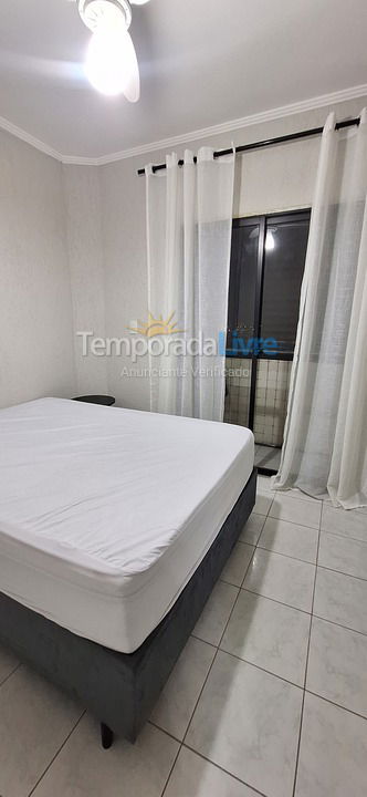 Apartamento para aluguel de temporada em Praia Grande (Praia do Caiçara)