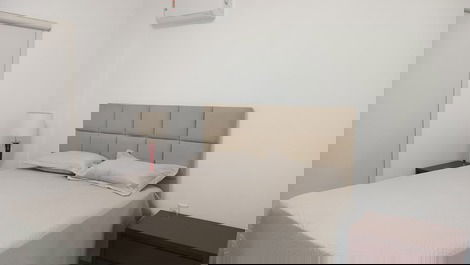 3 habitaciones con aire acondicionado, frente a la playa Meia Praia