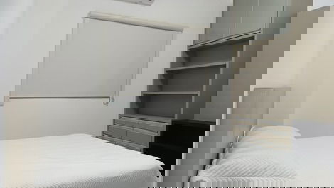 3 habitaciones con aire acondicionado, frente a la playa Meia Praia