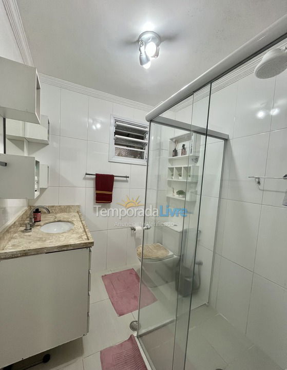 Apartamento para aluguel de temporada em Guarujá (Pitangueiras)