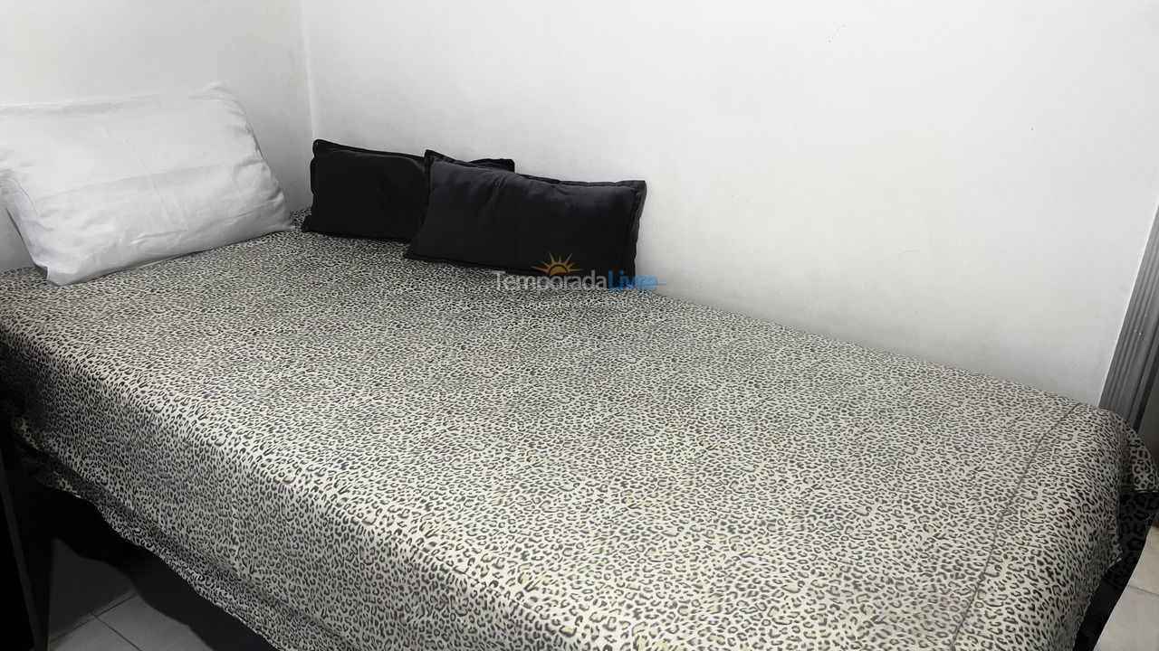 Apartamento para aluguel de temporada em Guarujá (Pitangueiras)