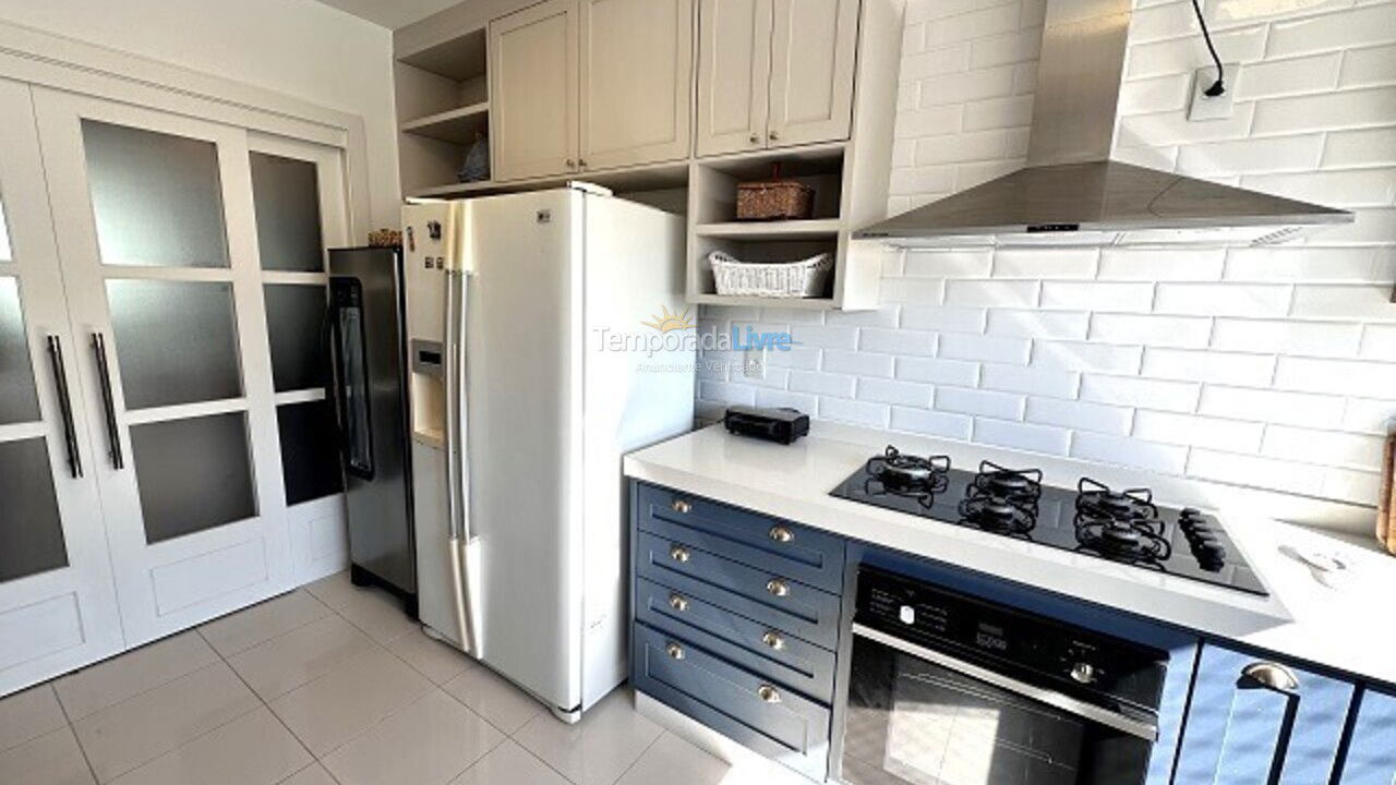 Apartment for vacation rental in Florianópolis (Praia Brava)