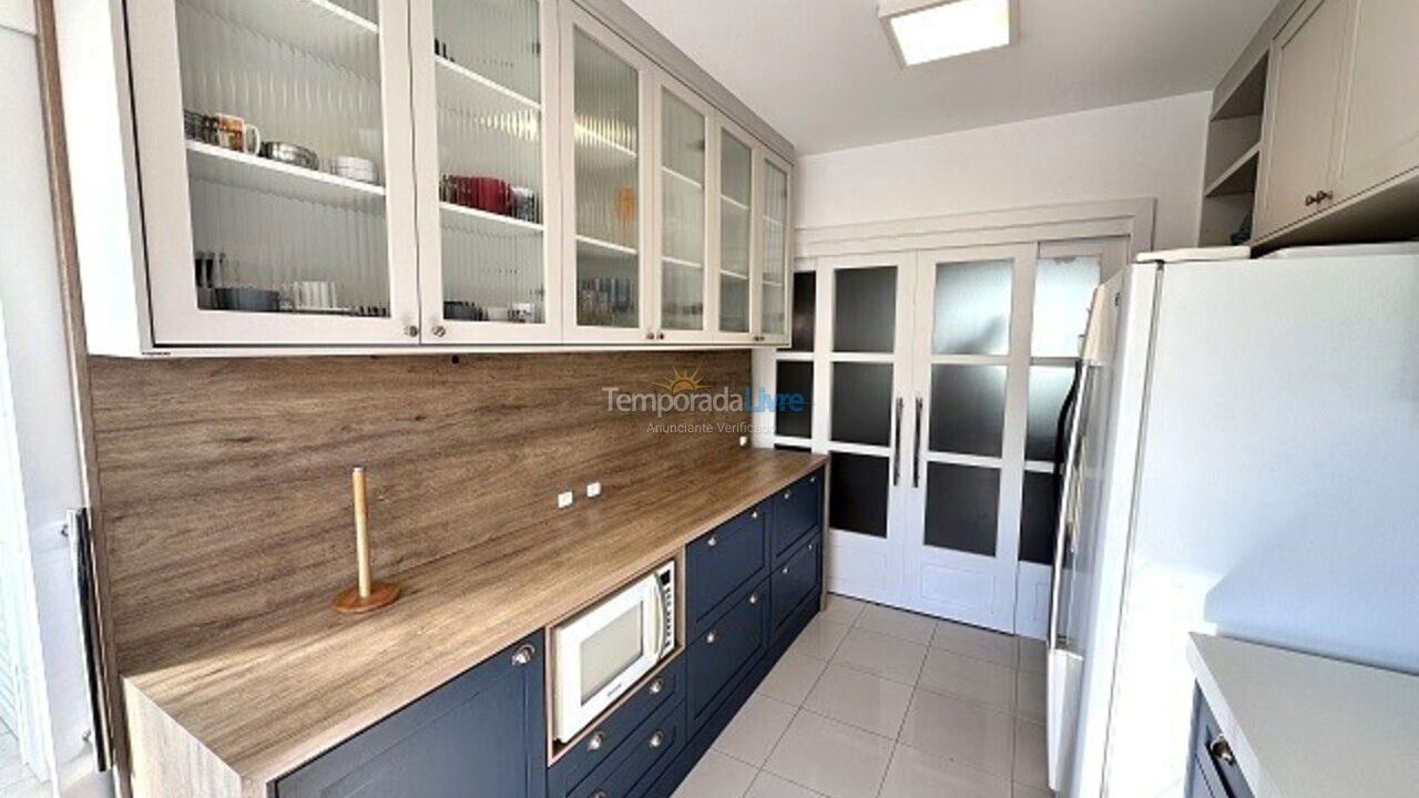 Apartment for vacation rental in Florianópolis (Praia Brava)