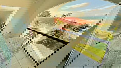 Duplex apartment in a beachfront condominium in Praia Brava.