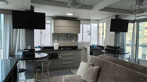 Excellent 1 bedroom apartment, block from the sea