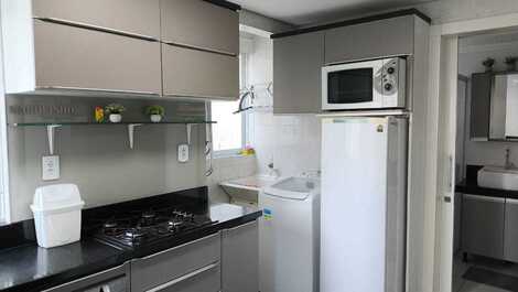 Excellent 1 bedroom apartment, block from the sea