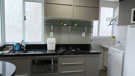 Excellent 1 bedroom apartment, block from the sea