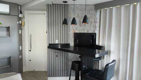 Excellent 1 bedroom apartment, block from the sea