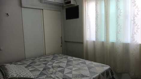 Excellent 1 bedroom apartment, block from the sea