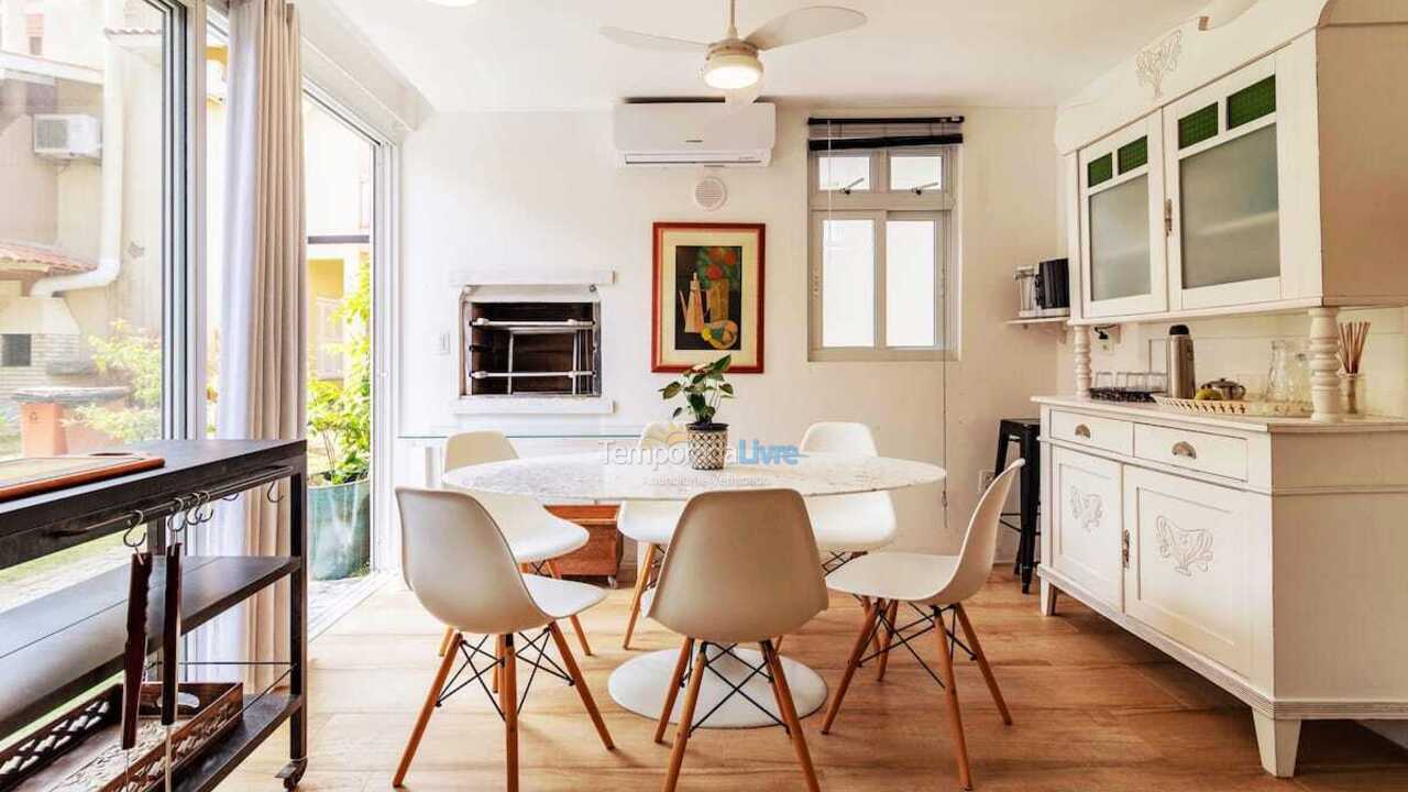 House for vacation rental in Florianópolis (Jurere Tradicional)