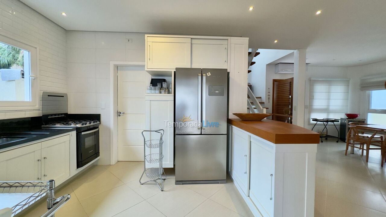 Casa para alquiler de vacaciones em São Sebastião (Praia da Baleia)