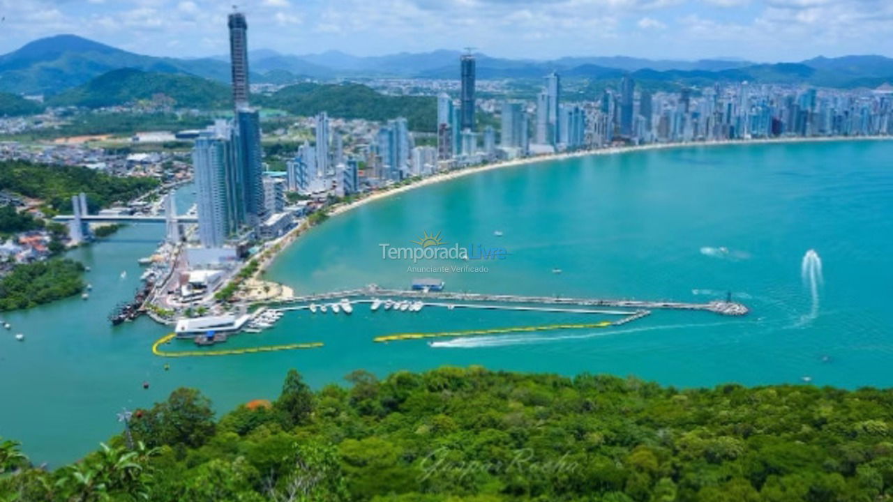 Apartamento para aluguel de temporada em Balneário Camboriú (Praia Central)