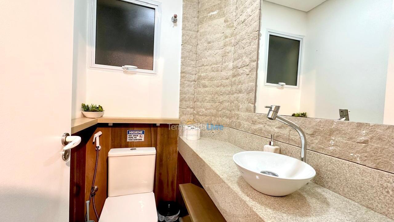 Casa para alquiler de vacaciones em Bertioga (Jardim São Lourenço)