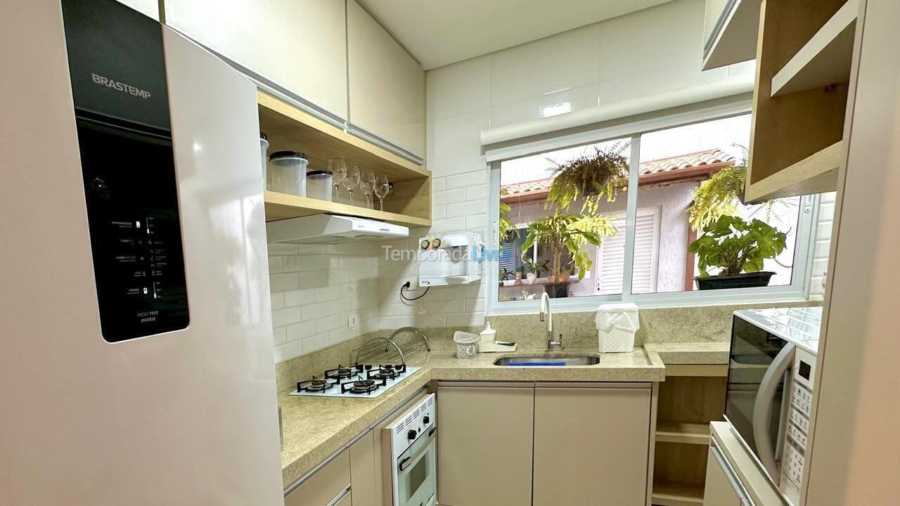 Casa para alquiler de vacaciones em Bertioga (Jardim São Lourenço)