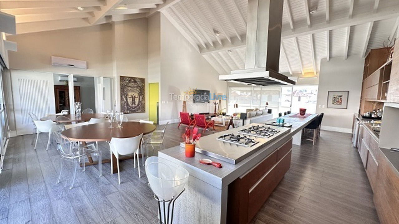 Apartamento para aluguel de temporada em Florianópolis (Praia Brava)