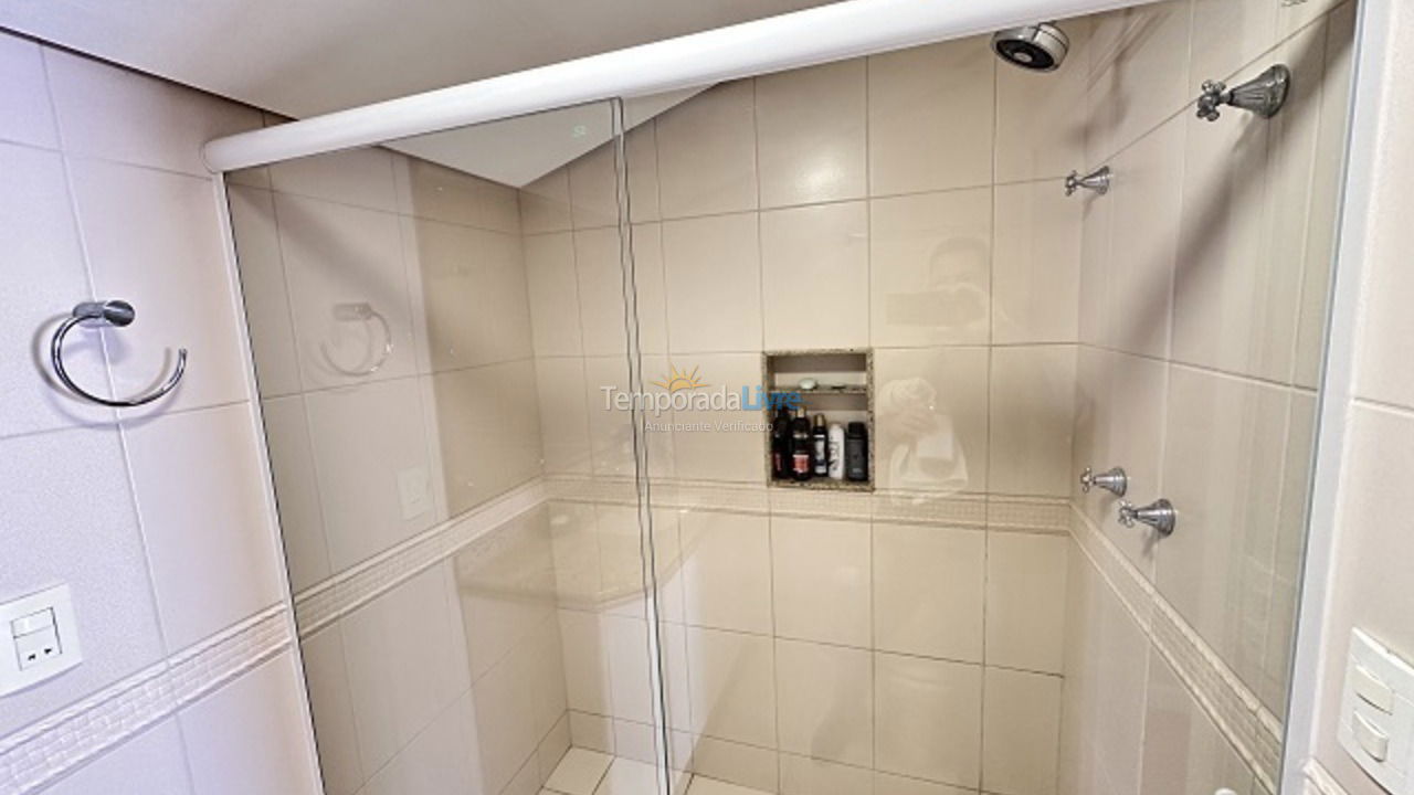 Apartamento para aluguel de temporada em Florianópolis (Praia Brava)