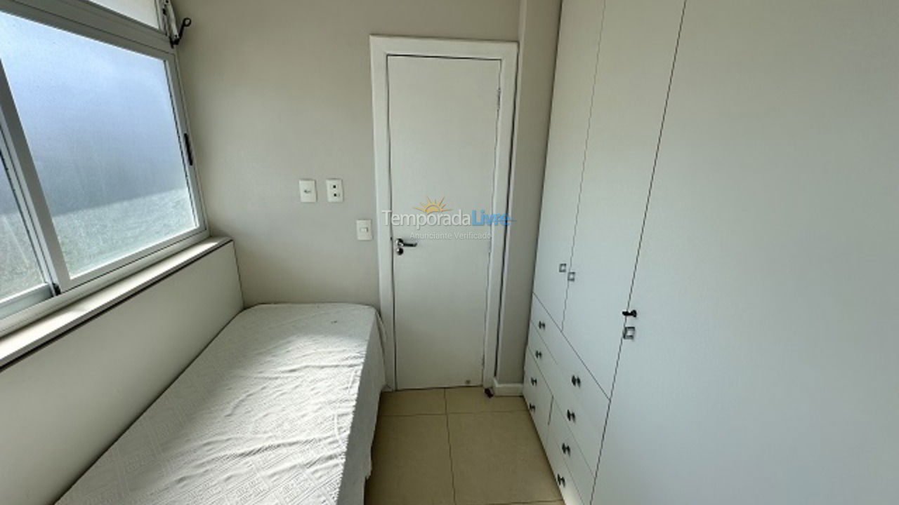 Apartamento para aluguel de temporada em Florianópolis (Praia Brava)