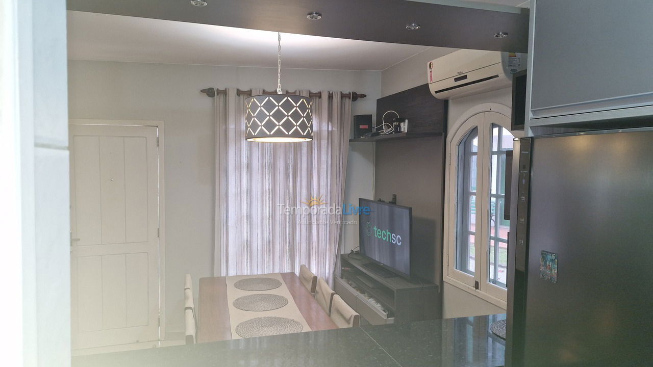 Apartamento para aluguel de temporada em Florianópolis (Cachoeira do Bom Jesus)