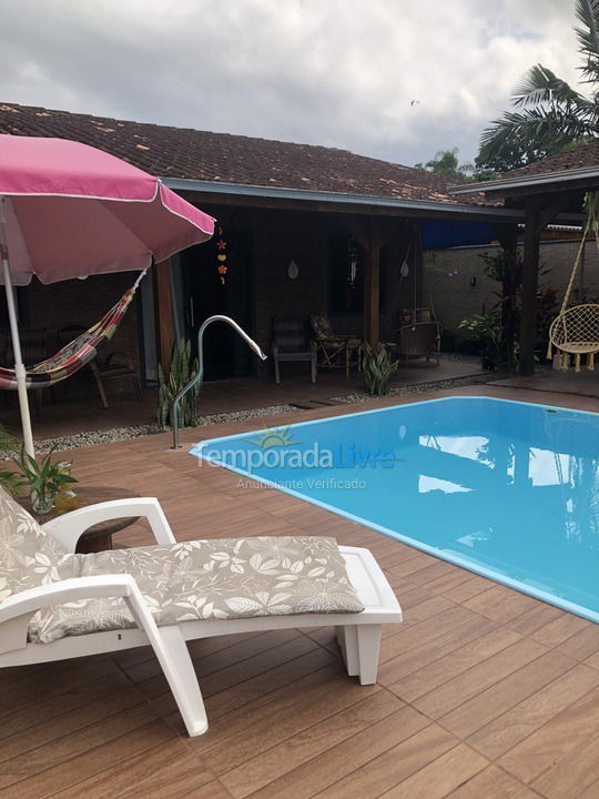 Casa para alquiler de vacaciones em São Francisco do Sul (Vila da Glória)