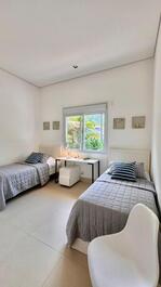 Casa em condomínio na Praia da Baleia