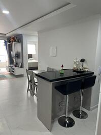 Apartamento com 02 dormitórios próximo ao mar