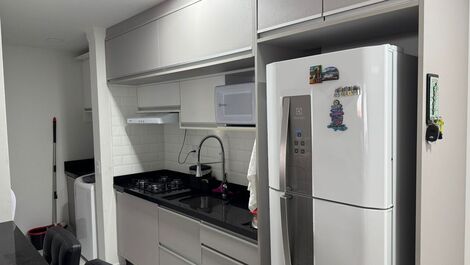 Apartamento com 02 dormitórios próximo ao mar