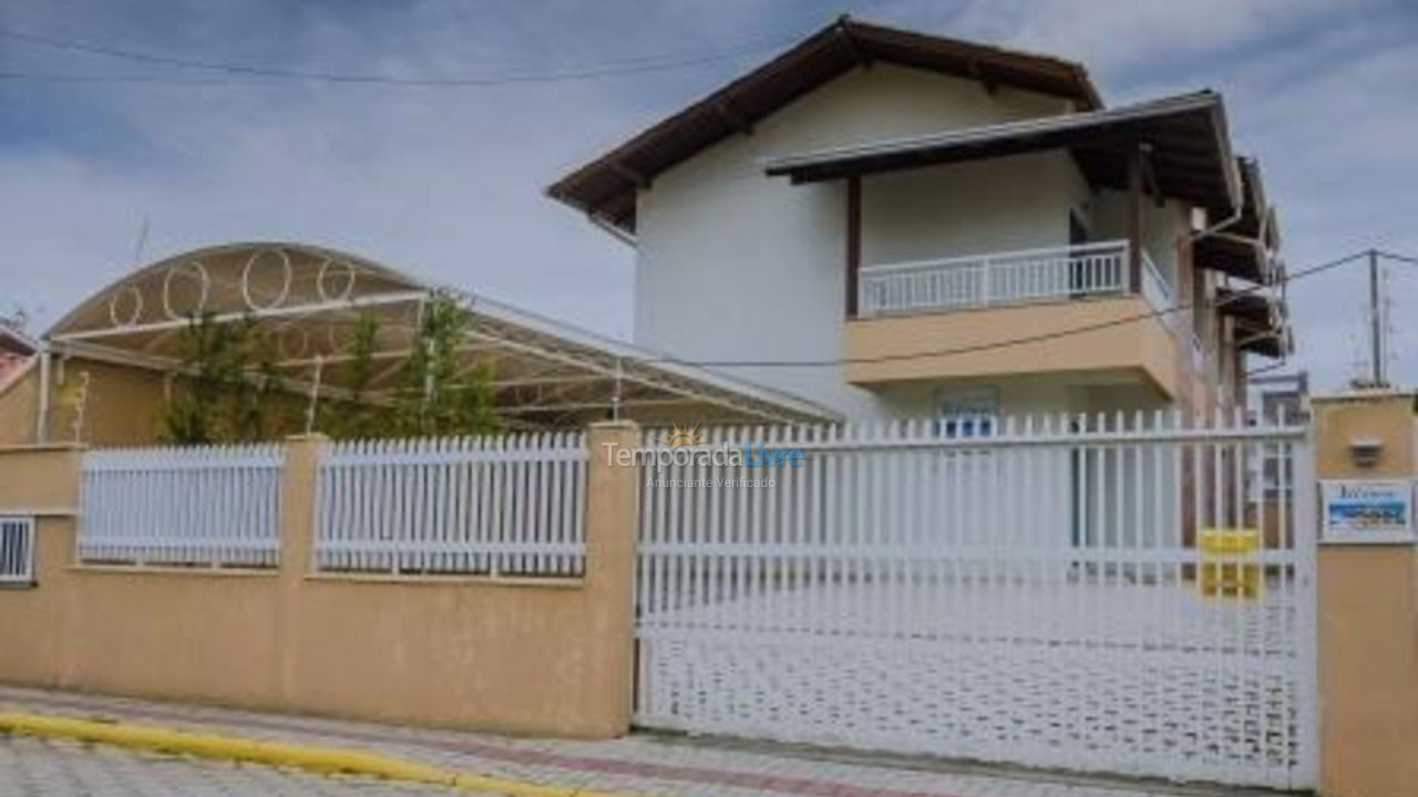 Casa para aluguel de temporada em Bombinhas (Praia de Bombas)