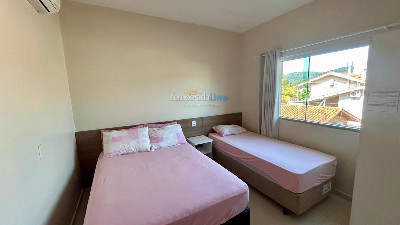 Casa para aluguel de temporada em Bombinhas (Praia de Bombas)