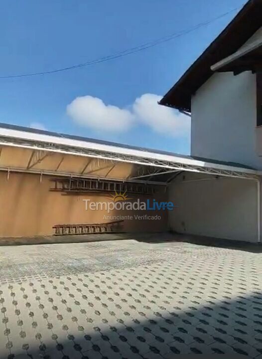Casa para aluguel de temporada em Bombinhas (Praia de Bombas)