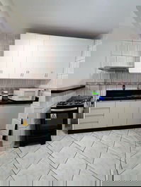 169B- APARTAMENTO PRÓXIMO AO MAR EM BOMBINHAS