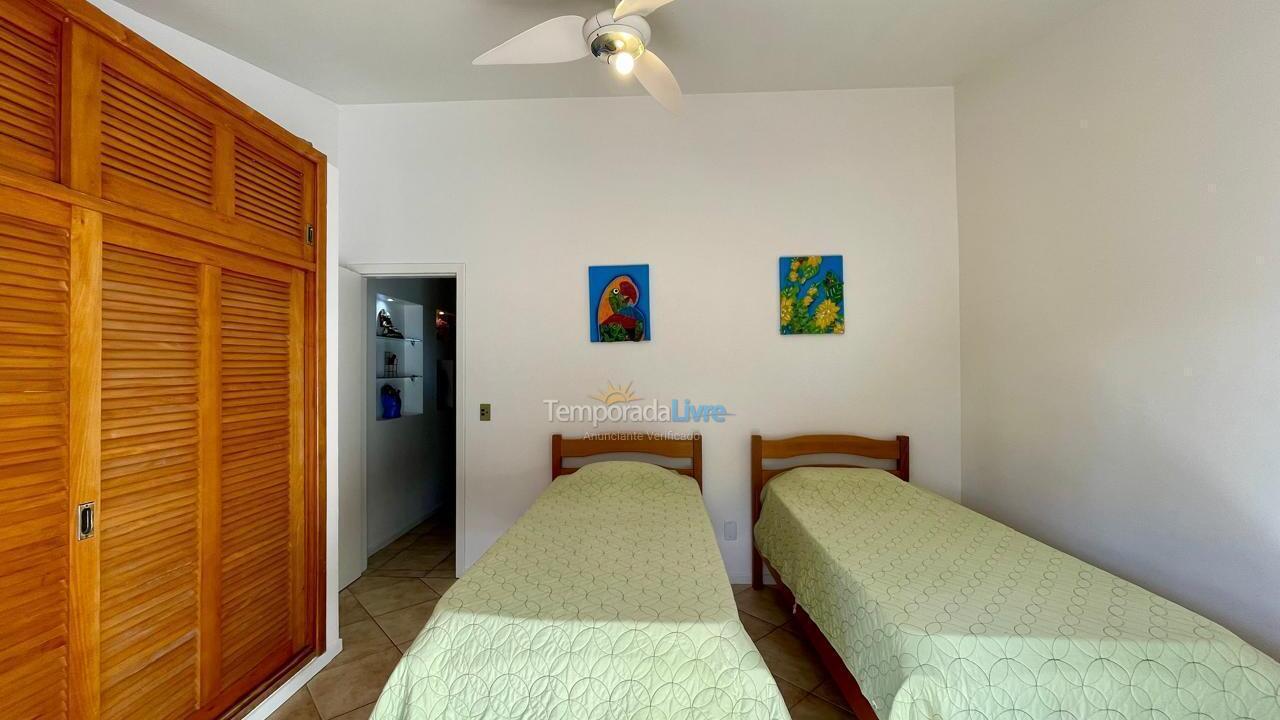 Casa para aluguel de temporada em Bombinhas (Praia de Bombinhas)