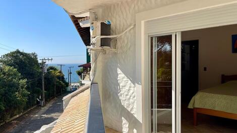 Casa super aconchegante com piscina e vista para o mar