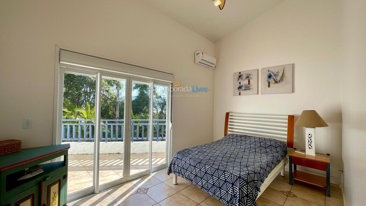 Casa para aluguel de temporada em Bombinhas (Praia de Bombinhas)