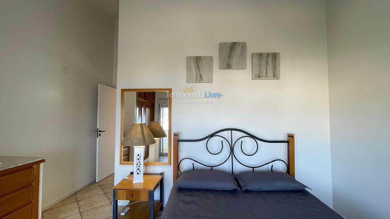 Casa para aluguel de temporada em Bombinhas (Praia de Bombinhas)