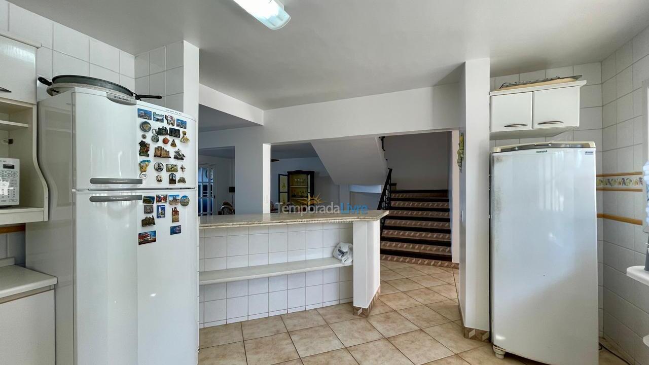 Casa para aluguel de temporada em Bombinhas (Praia de Bombinhas)