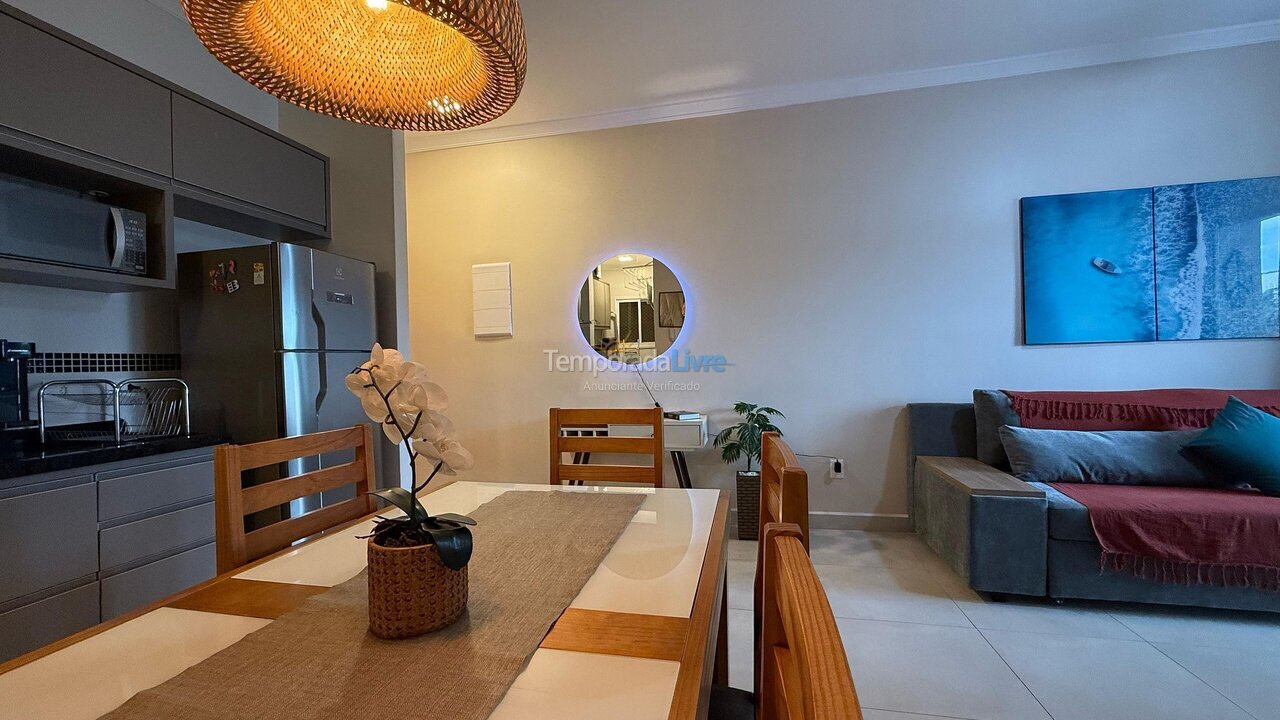 Apartamento para aluguel de temporada em Ubatuba (Praia das Toninhas)