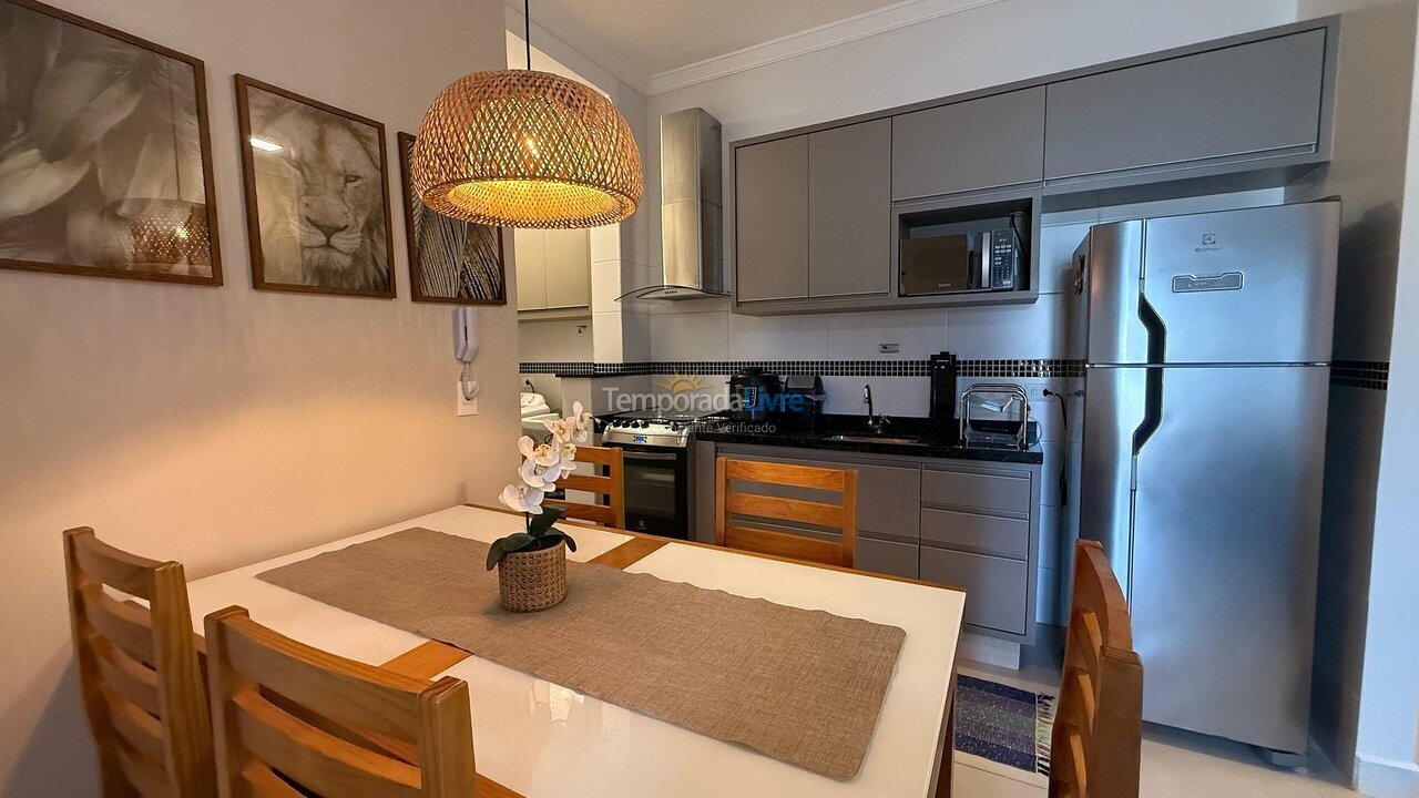 Apartamento para aluguel de temporada em Ubatuba (Praia das Toninhas)