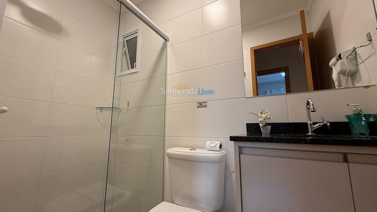 Apartamento para aluguel de temporada em Ubatuba (Praia das Toninhas)