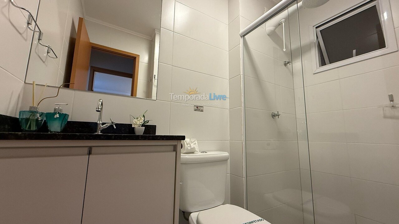 Apartamento para aluguel de temporada em Ubatuba (Praia das Toninhas)