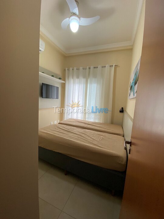 Apartamento para aluguel de temporada em Ubatuba (Praia das Toninhas)