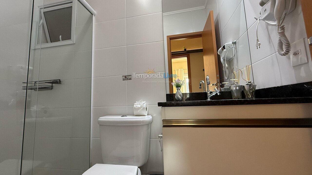 Apartamento para aluguel de temporada em Ubatuba (Praia das Toninhas)