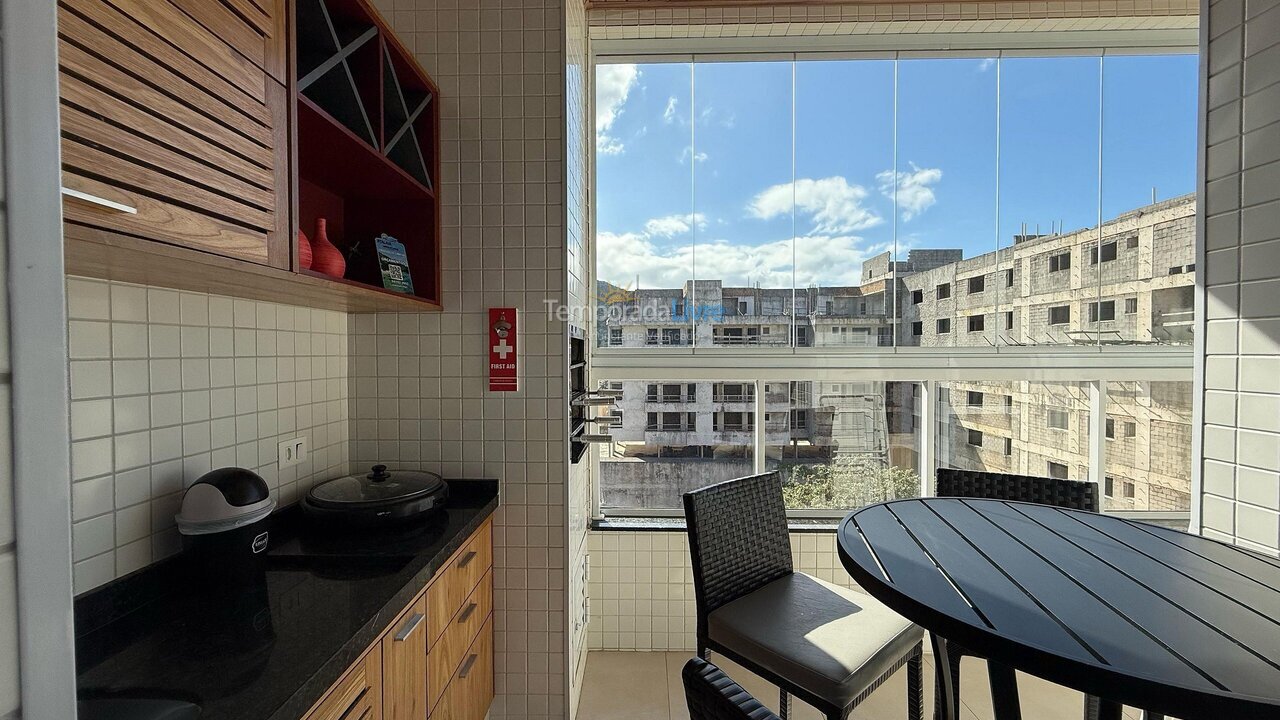 Apartamento para aluguel de temporada em Ubatuba (Praia das Toninhas)