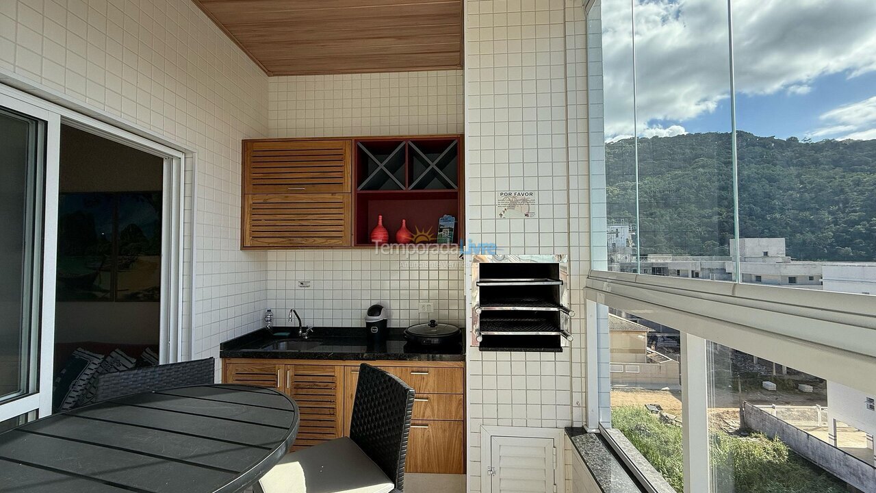 Apartamento para aluguel de temporada em Ubatuba (Praia das Toninhas)