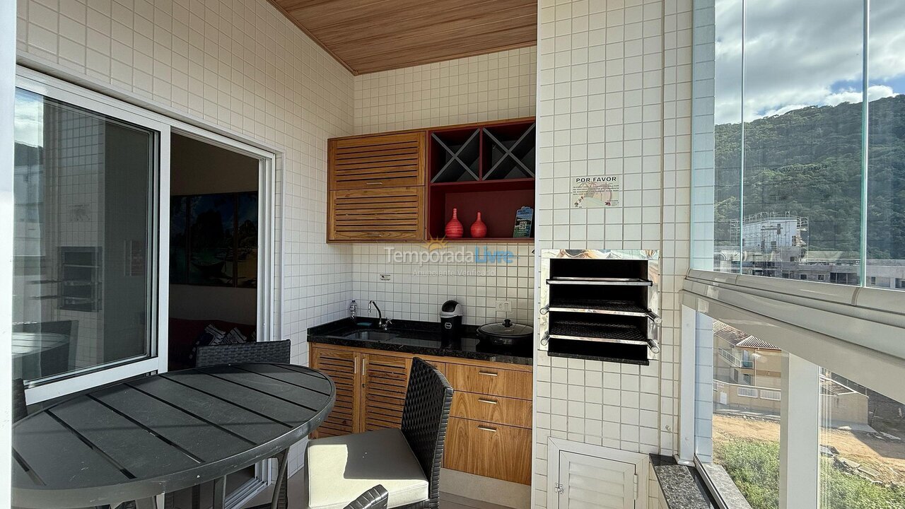 Apartamento para aluguel de temporada em Ubatuba (Praia das Toninhas)